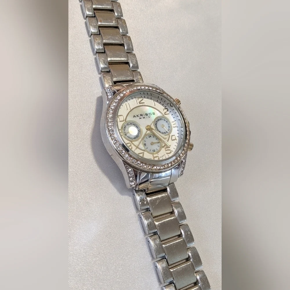 Akribos XXIV Women's Chronograph Watch MOP AK683TTG Crystals New Battery 6.5